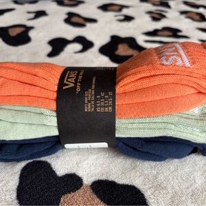 Vans off the wall skateboarding men’s socks BNWT